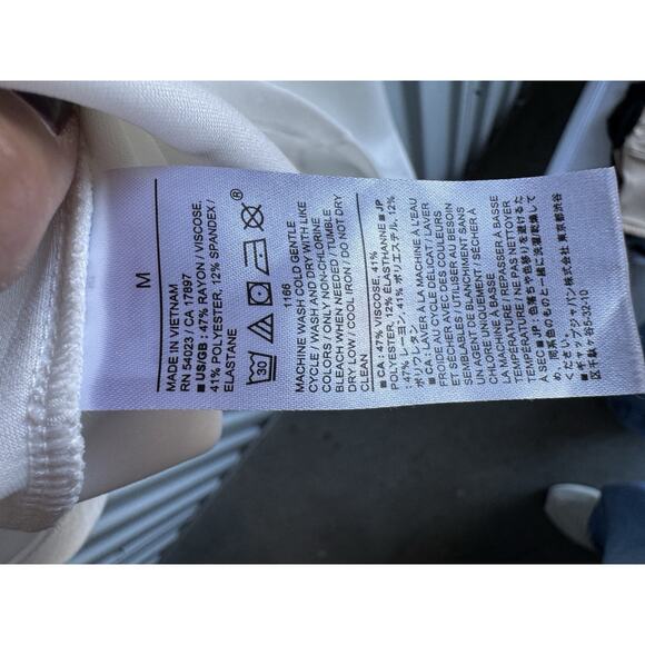 3 for $9 Banana Republic Ivory V Neck Super Soft Top M - Picture 3 of 6